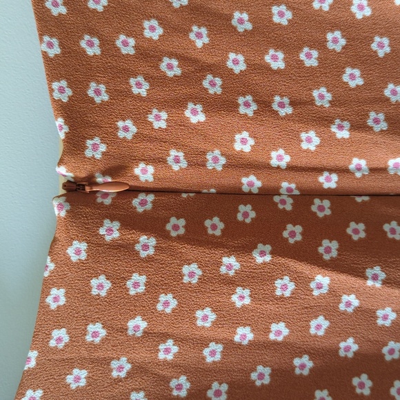 Levi's Skylar Flutter Sleeve Dress - Picture 5 of 5